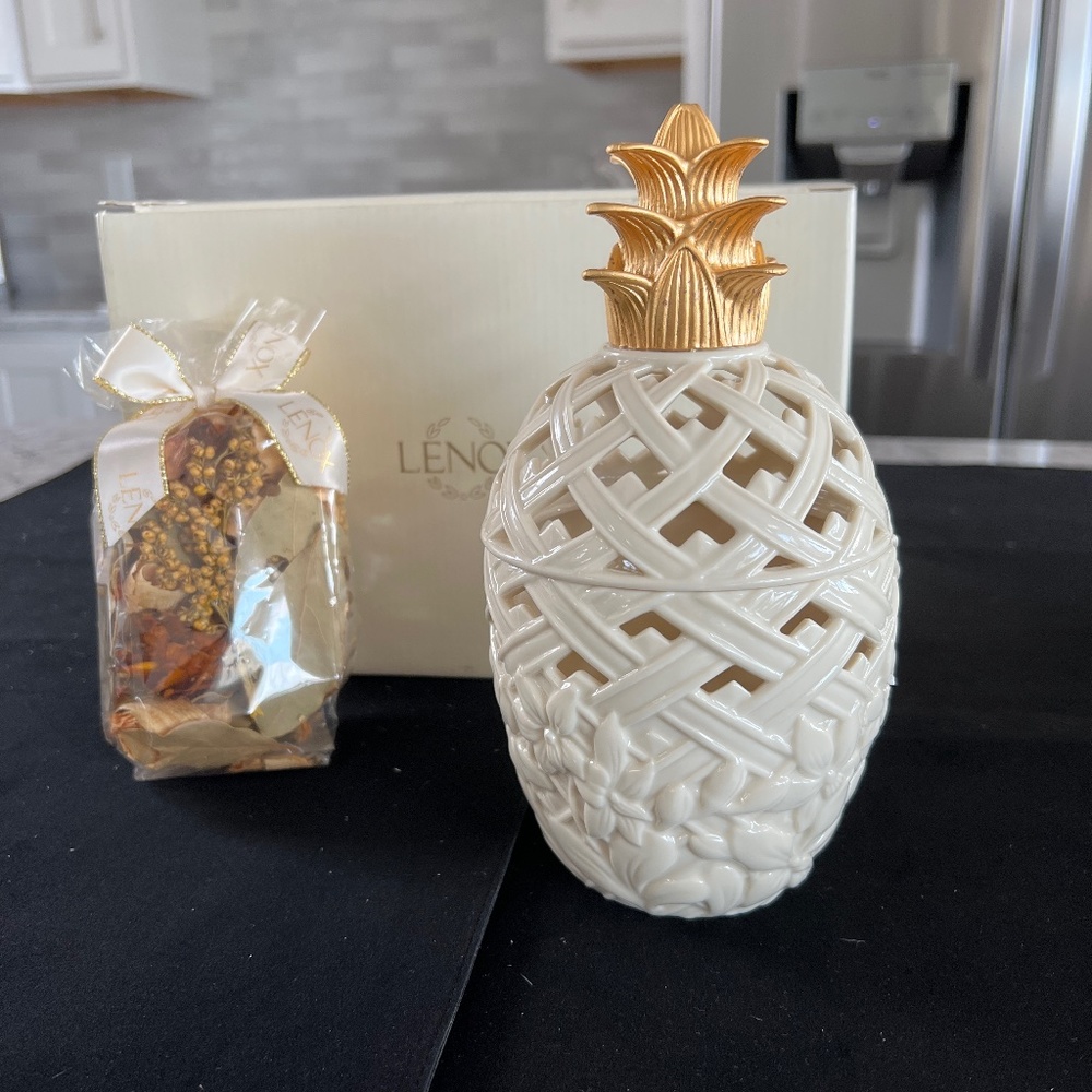 Lenox Vintage Pinapple with Potpourri